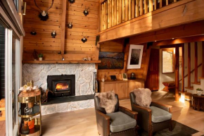 Treehouse - Close to Slopes, Hot Tub, Gourmet Kitchen, Deck Big Bear Lake